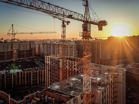 Из-за недостатка земли объемы строительства в Петербурге снижаются.