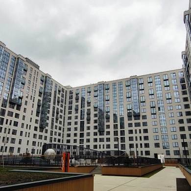 Академика Константинова ул., 1